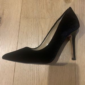 GILI Black Velvet Pumps